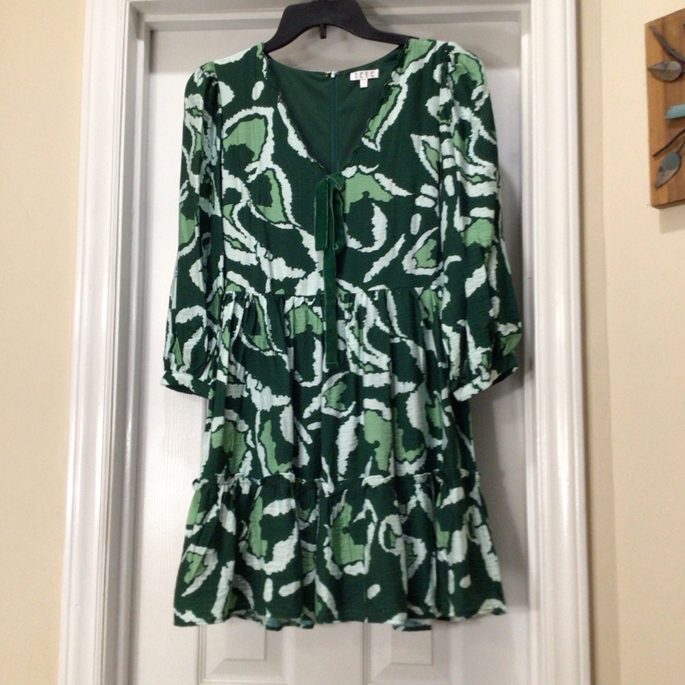 TCEC Green Abstract Tiered Mini Dress with Tie Front